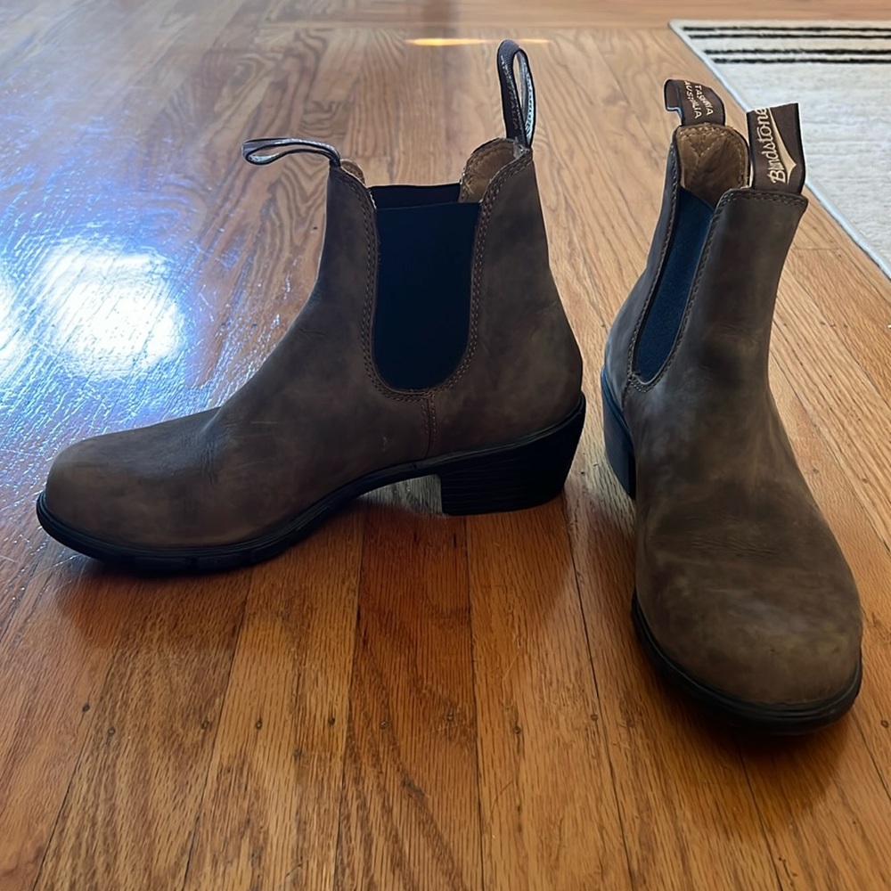 Blundstone with heel model 1677 rustic brown